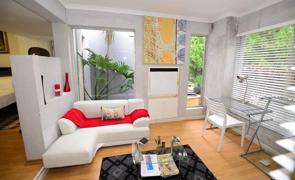 Corgi Guest House Йоханесбург Екстериор снимка