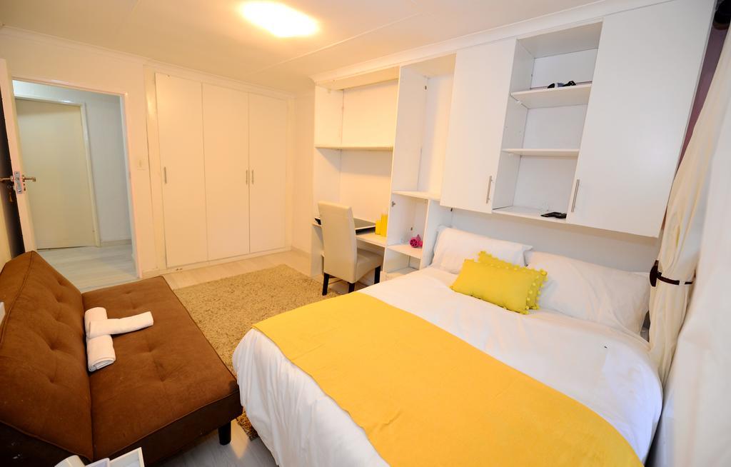 Corgi Guest House Йоханесбург Екстериор снимка