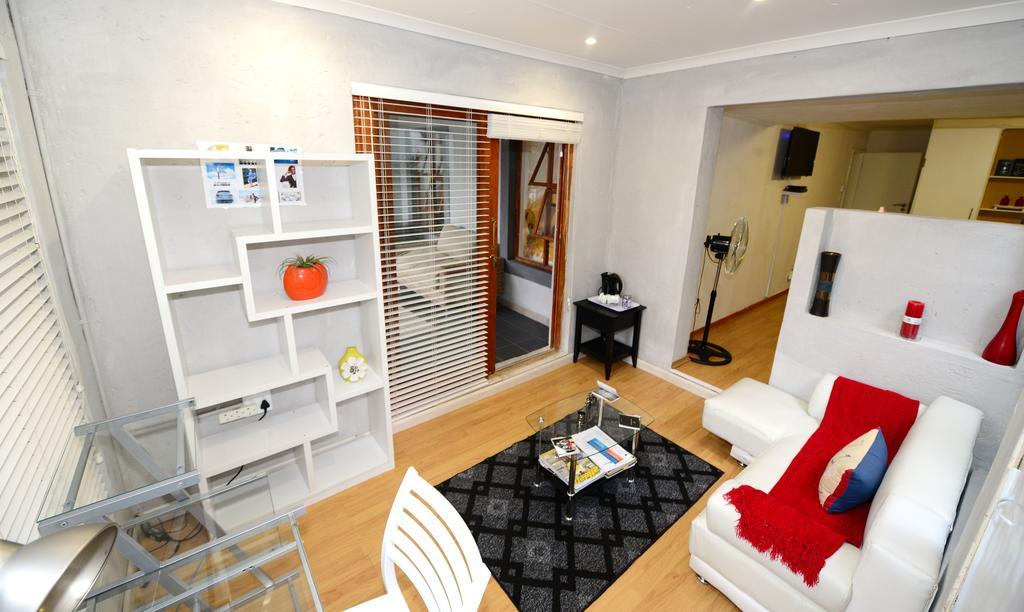 Corgi Guest House Йоханесбург Екстериор снимка
