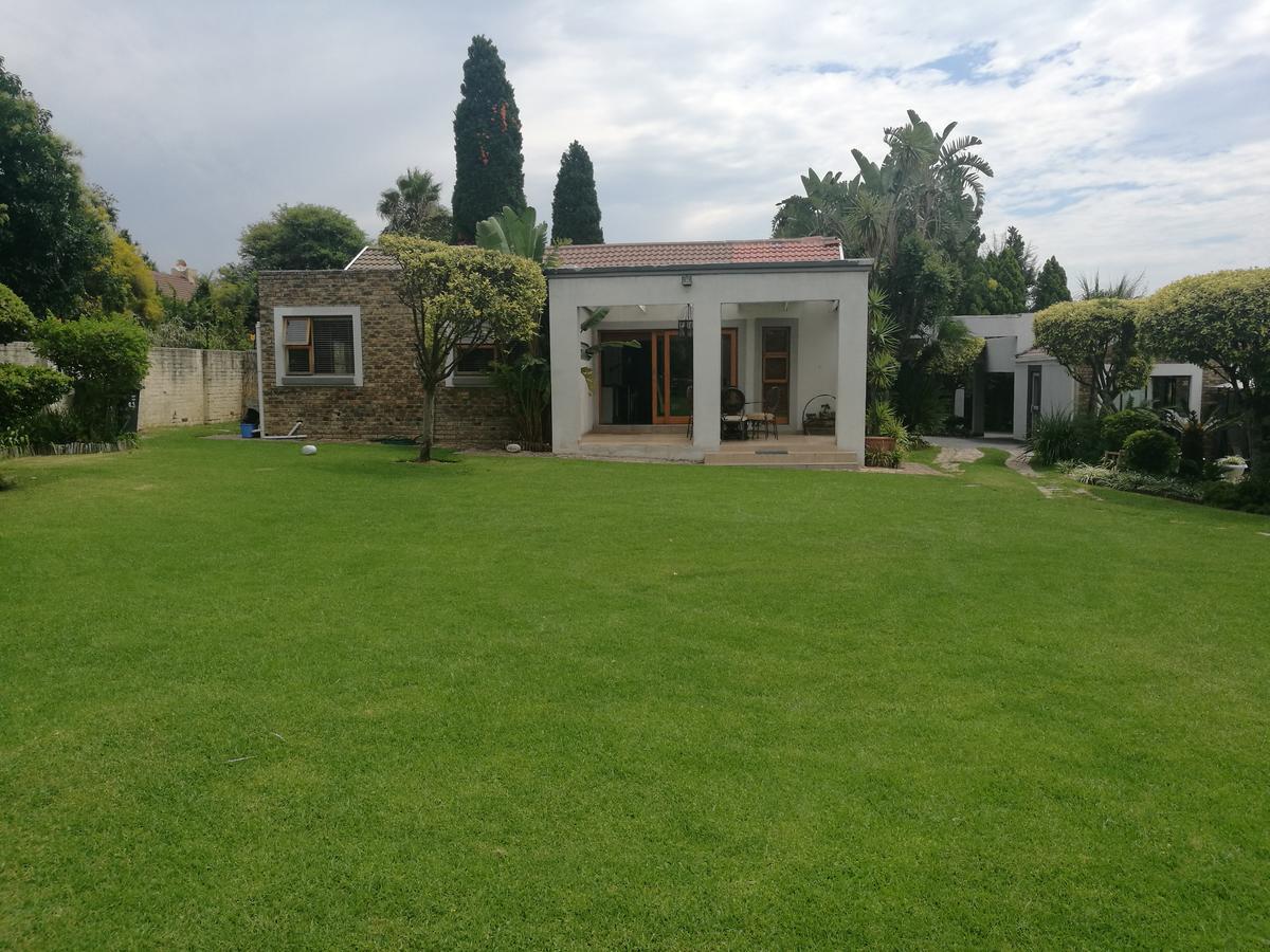 Corgi Guest House Йоханесбург Екстериор снимка