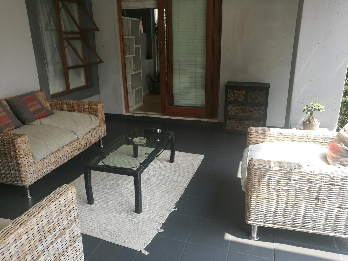 Corgi Guest House Йоханесбург Екстериор снимка